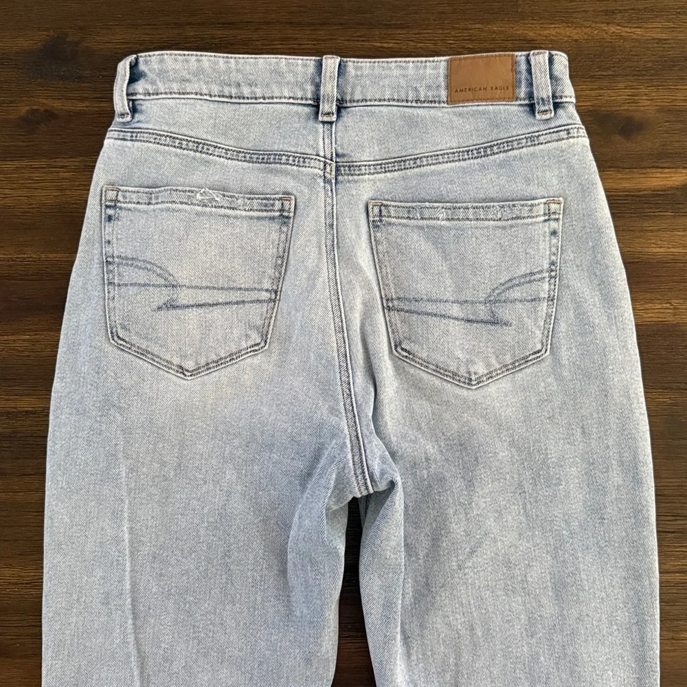 American Eagle Stretch High-Rise Straight Ripped Knee Mom Jeans Size 6 Long - Picture 8 of 10